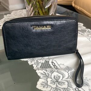 Tahari wristlet / wallet. Black.